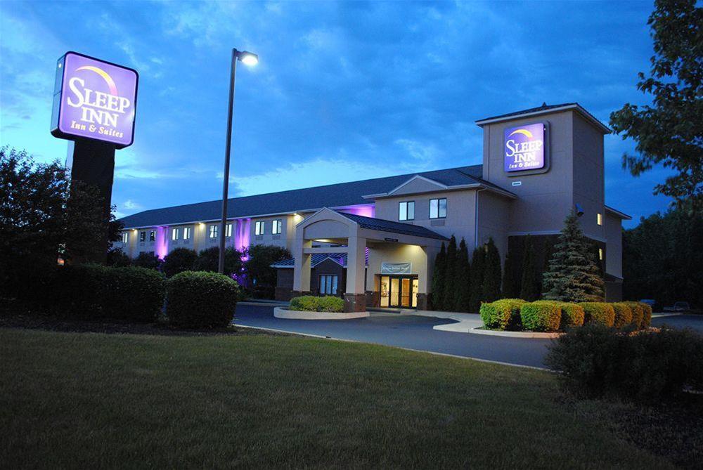 Sleep Inn & Suites Queensbury - Lake George Exterior foto